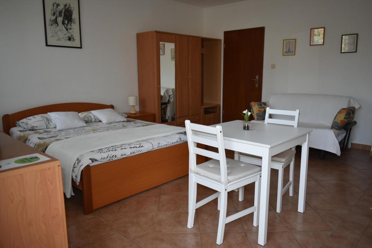 Studio Max With Parking Rovinj Ngoại thất bức ảnh